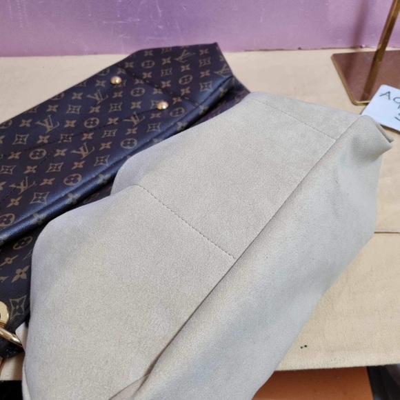 Authentic Louis Vuitton Artsy MM - Picture 7 of 13